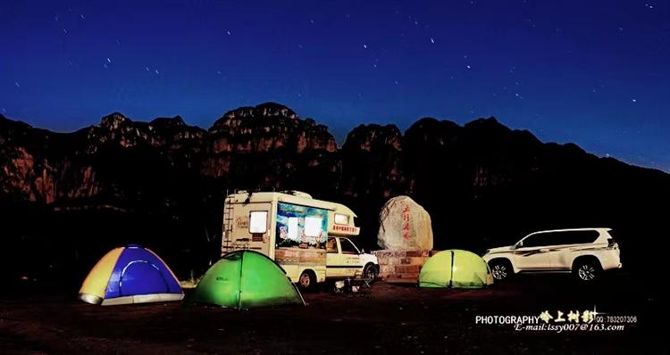 一顶帐篷撑起 “诗和远方”