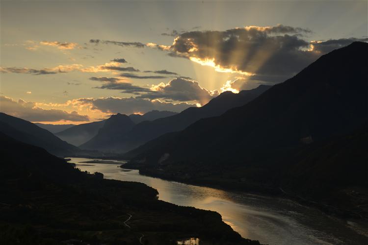 全国大力整治涉老年人旅游和艺术品诈骗问题